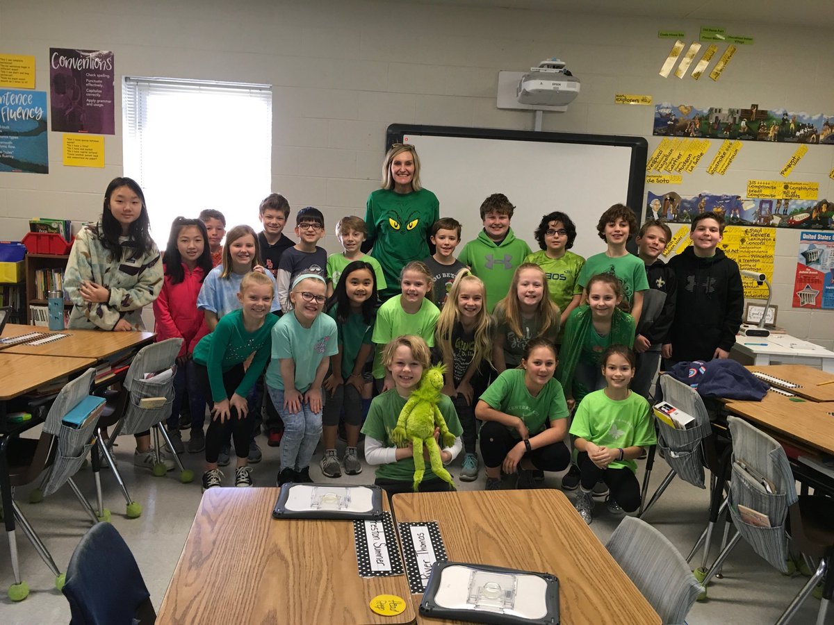 Tpeeper7's tweet photo. Grinch Day for the Peeps! #readacrossamerica @crosswindeagles https://t.co/DdHwIiEYYV