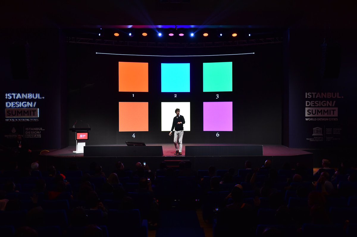 Istanbul Design Summit Tasarımcı ve Sanat Yönetmeni, Stefan Sagmeister Keynote oturumu başladı! #istdesigncity #unescocityofdesign <a href="/sagmeisterwalsh/">Sagmeister & Walsh</a>