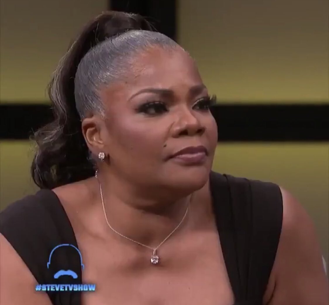 these old ass rihanna songs from 2005..... girl.....