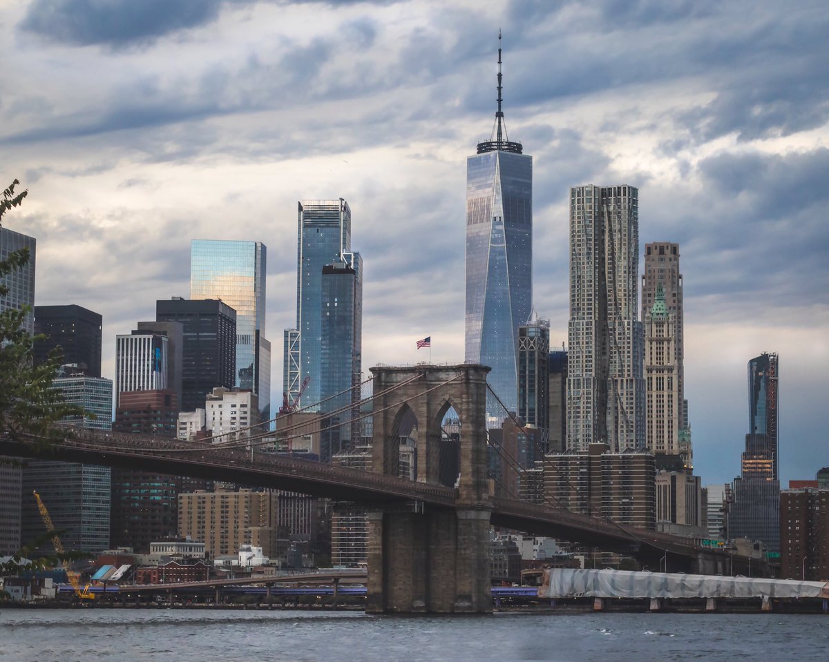 bypapijuan's tweet photo. πΈ: one of favorite captures in DUMBO, Brooklyn.
#nyc #brooklynbridge #findyouradventure #photography #photographer #brookIyn #walk #manhattan #skylines #art #motion #vibes #tourists #people #watching #look #up #awake #live #bypapijuan #history #antique #architecture https://t.co/NP109q2nGQ
