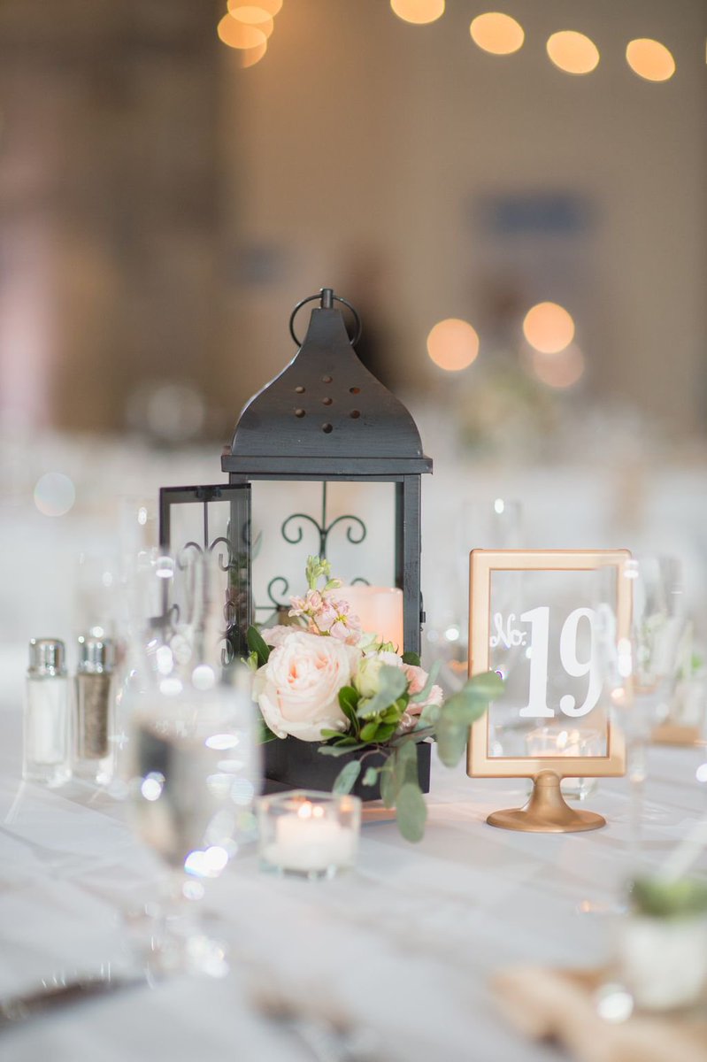 OneofaKindEvent's tweet image. Sentimental Saturday:  Dreaming of the peaches that matched Ashley and Cameron's personalities.  We can't wait until spring!!
📷 : The Siners Photography