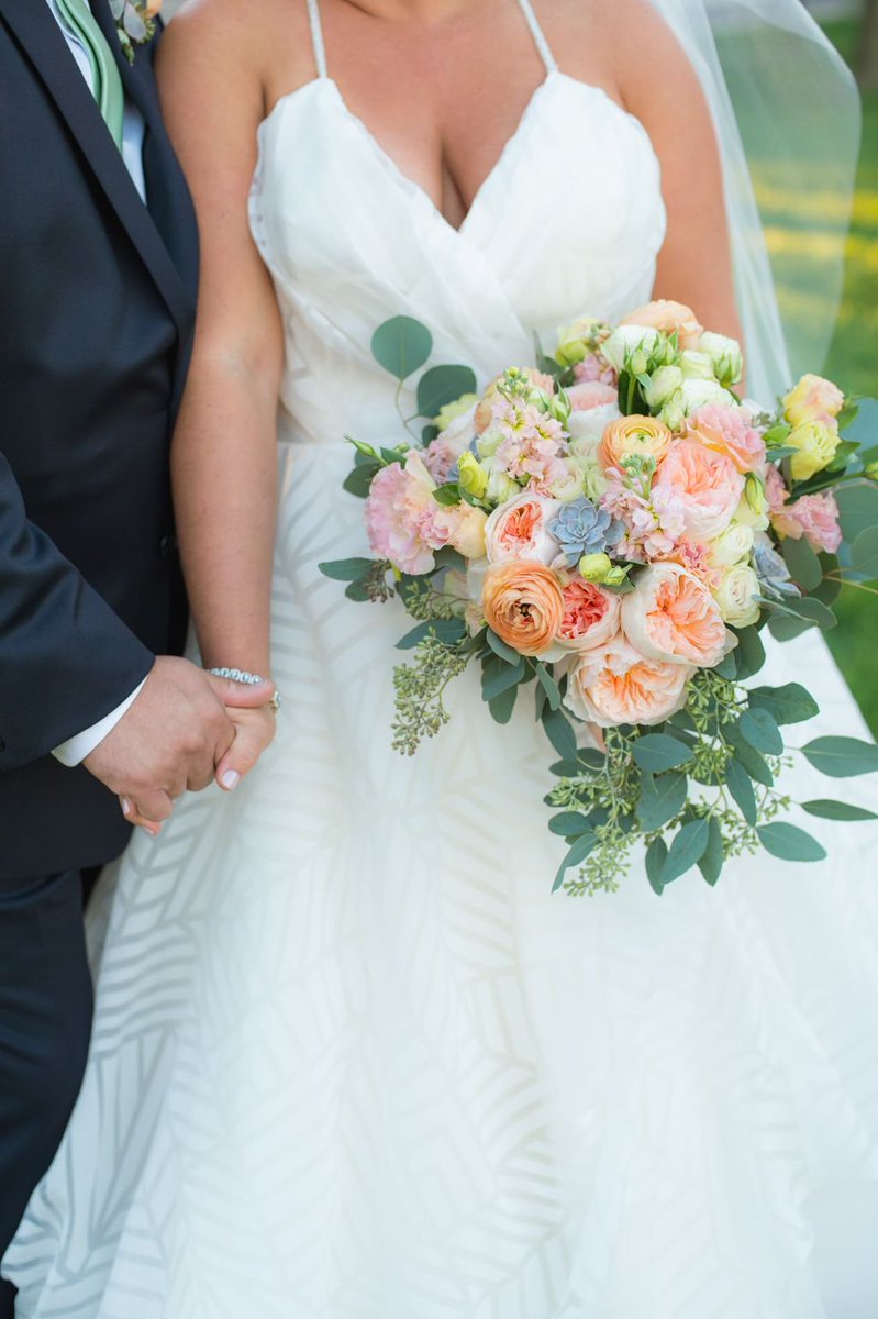 OneofaKindEvent's tweet image. Sentimental Saturday:  Dreaming of the peaches that matched Ashley and Cameron's personalities.  We can't wait until spring!!
📷 : The Siners Photography