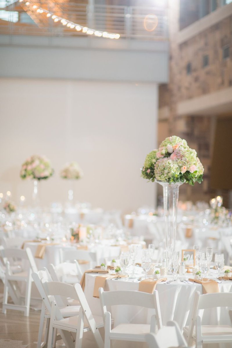 OneofaKindEvent's tweet image. Sentimental Saturday:  Dreaming of the peaches that matched Ashley and Cameron's personalities.  We can't wait until spring!!
📷 : The Siners Photography