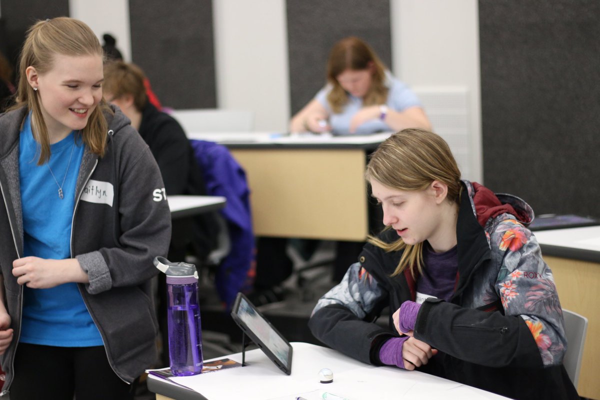 westernuEng's tweet image. Today we’re exploring code with @Ozobot and Vibrobots #gocodegirl @ONWiE_