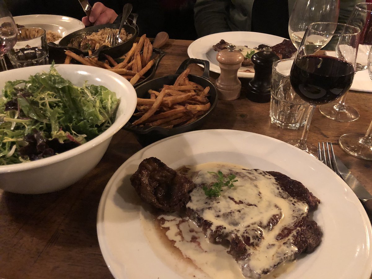  Coup de Cœur. Le bistrot d’Abel, 49 rue de la Bourse, 69002. 30/40 euros. Bouchon Lyonnais très réputé. (1 ère photo : entrecôte sauce saint Marcelin, frites à la graisse de bœuf et une salade)