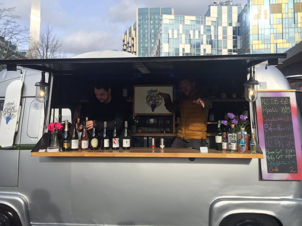 ThePeninsulist's tweet photo. If you’re at #SAMPLESpring head to By the Grape Van for great tasting gins - including one that’s orange infused 👌 https://t.co/tHrVqc5dOA