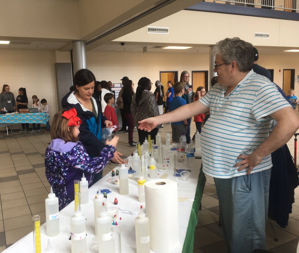 ShellyBydlinski's tweet photo. The Kennedy family recognizes the difference between a chemical and physical change by creating “slime” with Dr. Leon Gardner from CCGA during the GCSS Third Annual #STEAM Fest at BHS! @glynnschools @VisibleLearning @gctm_math https://t.co/jGvtaBajon