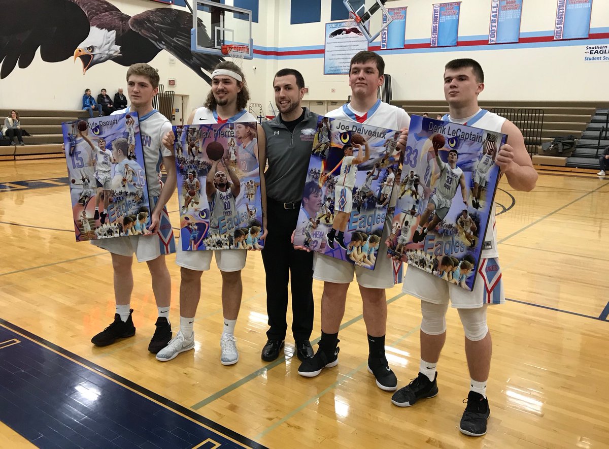 It’s been fun being around ⁦@CoachDHawkey⁩ and his players this season. These seniors ⁦<a href="/kyledaoust15/">Kyle Daoust</a>⁩, ⁦<a href="/max_pierre4/">Max Pierre</a>⁩, ⁦<a href="/derik_lecaptain/">Derik LeCaptain</a>⁩ and Joe Delveaux have won a lot of games during their careers and are ready for tonight’s regional final. Go get ‘em!