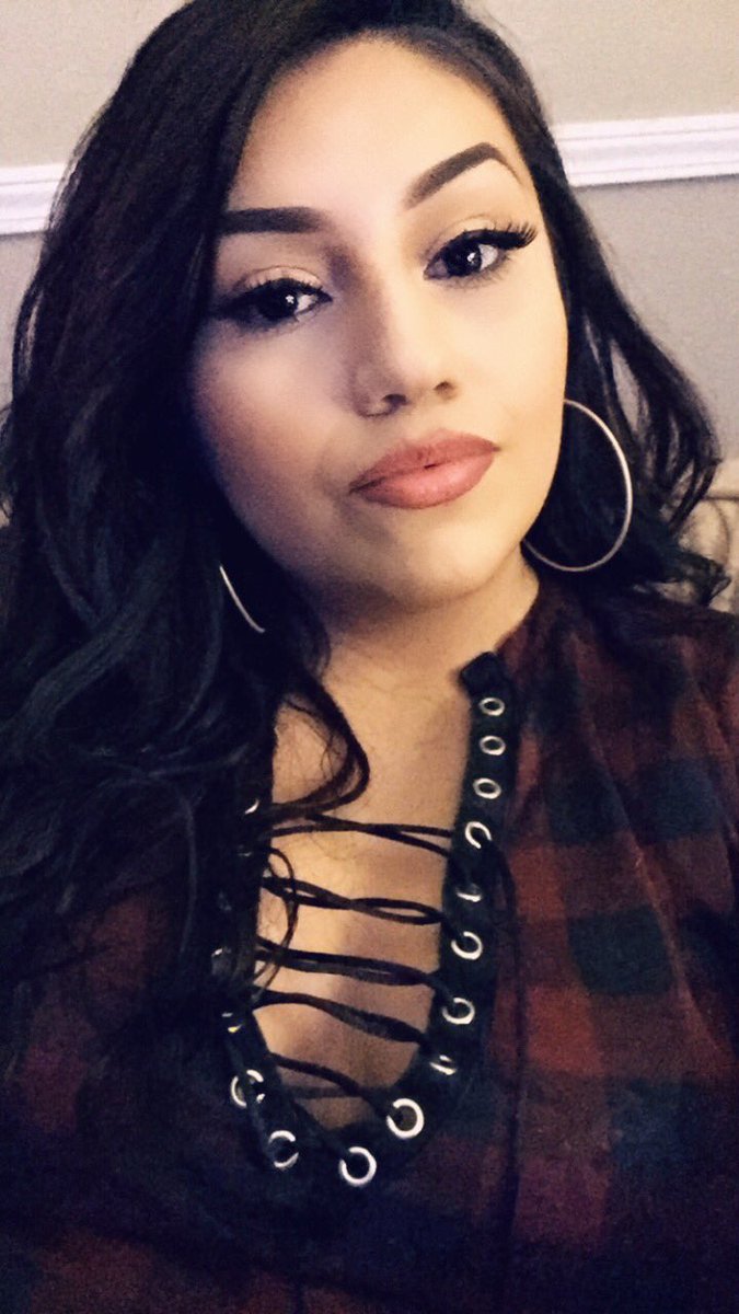 ily_queenB's tweet photo. My “fuck’em” face🖤 https://t.co/4EKij41hDx
