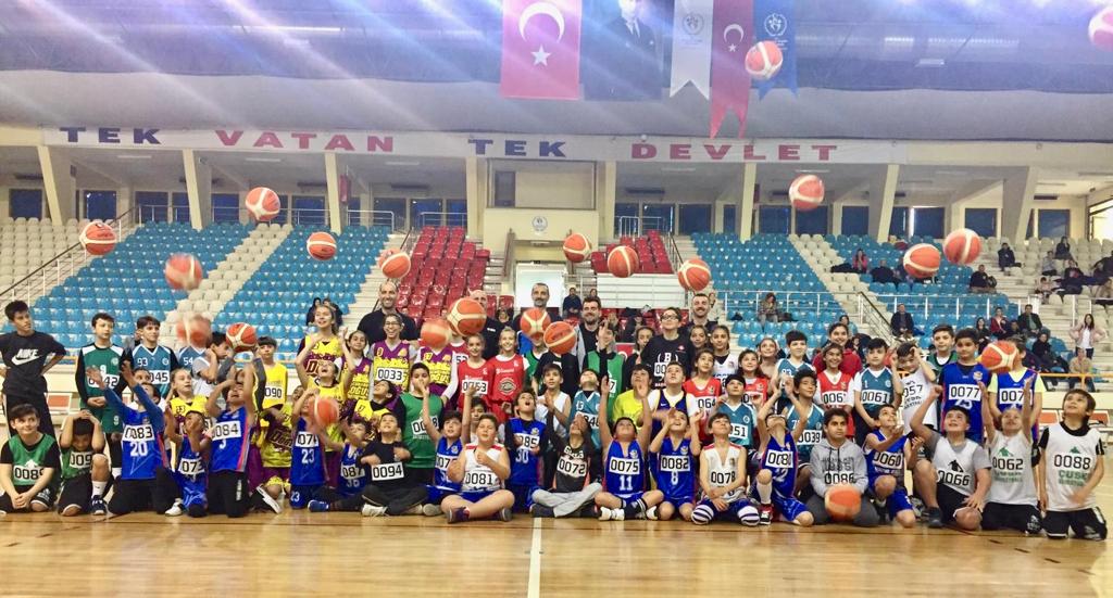 12DABOTBF's tweet photo. 12 Dev Adam Basketbol Okulları sporcu taramaları Adana ile başladı. #12DABO https://t.co/Nr8xoLdIuf