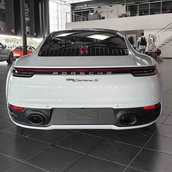SharkWerks's tweet photo. Do I look fat? I dunno chums this one is going to take some getting used to #992 #porsche https://t.co/P8WsNNkFQR https://t.co/OSF4AnwGcJ