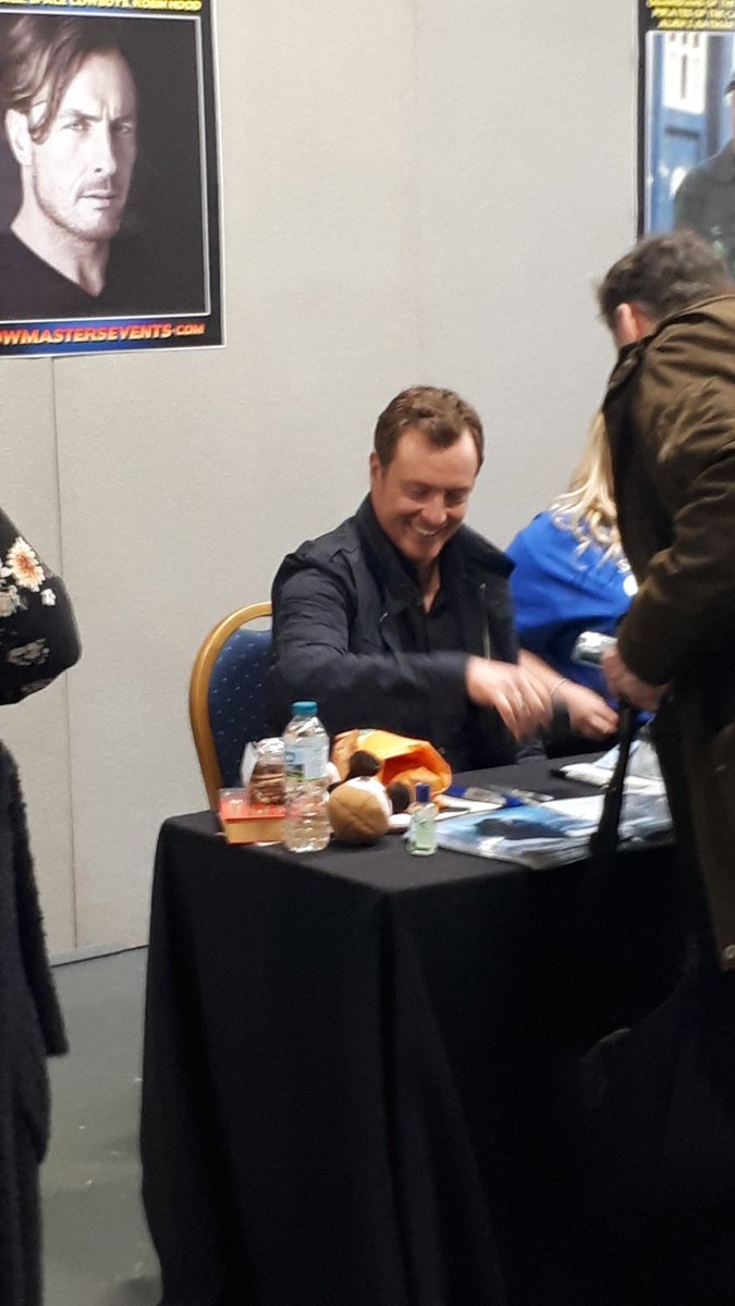 last2leave's tweet photo. Can you tell who's line I'm closest too?๐ค๐ #TobyStevens #BlackSails #LFCCSpring https://t.co/2MRjfMI3Hq