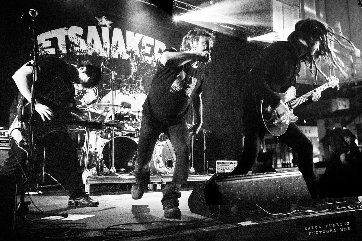 Bagoaz ezagutzen Eskizofrenia Tour egingo dan leku gehiago...Gasteiz ...Durango...Madrid...Bartzelona...Ya vamos conociendo mas sitios por donde va a pasar el Eskizofrenia Tour "EtsaiakEroak + Pako Eskorbuto" Gasteiz..Durango,..Madrid ...Barna