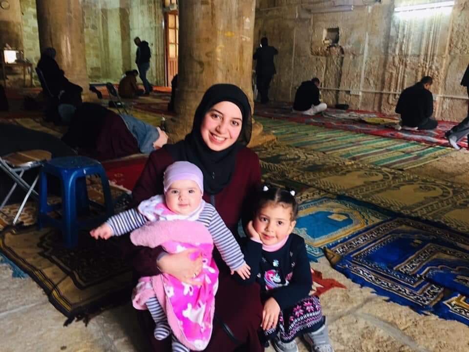 MuhammadSmiry's tweet photo. "I was a child when Israeli forces forcibly deported me from Bab Al-Rahma Mosque 16 years ago, but here I am today inside it with my two little children." -

Journalist Jumana Abu Arafah says. #Palsatine https://t.co/136kYsiWJx