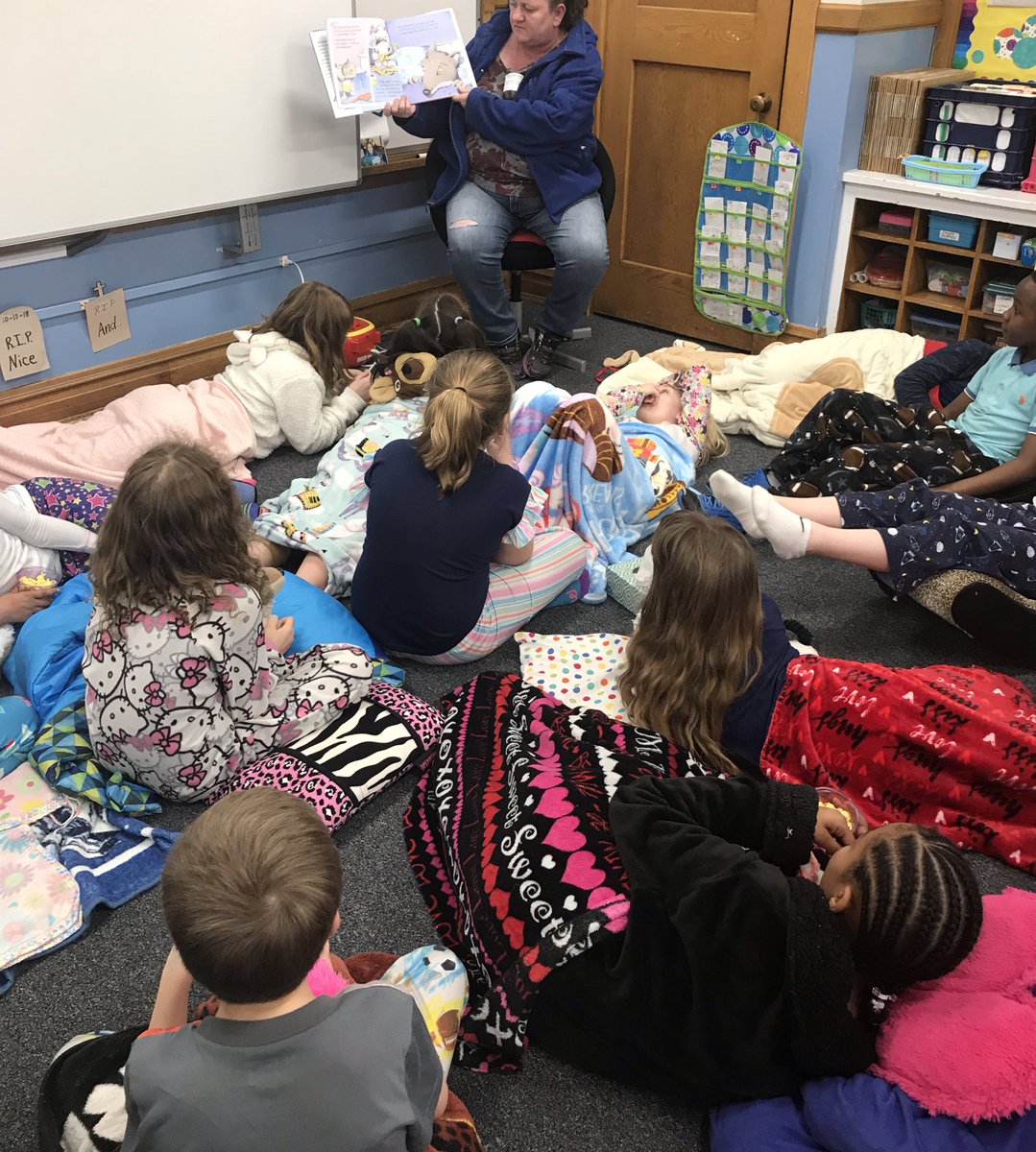 loriclarkteach's tweet photo. #ReadAcrossAmericaDay was all that!  Four guest readers, special snacks and watching the original Cat in the Hat.  Reading all day with friends was so cool. We even had Captain Underpants in school! @Thoughtsin3rd #readingrocks https://t.co/BYLEo4LYH3