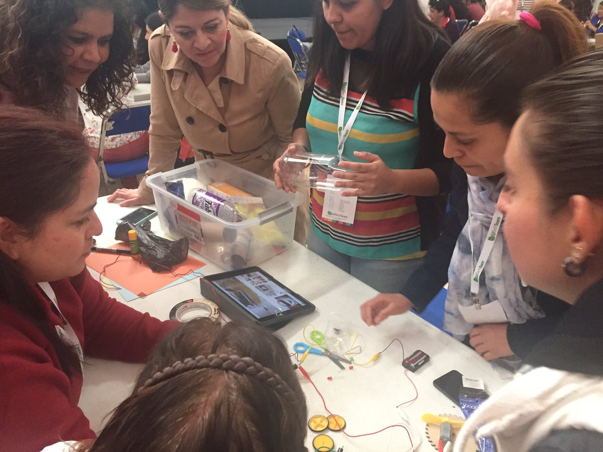 ITJqro's tweet photo. En el taller de Maker Space para la creación de un juguete innovador con materiales sorpresa! #EdTechTeam #EdTechTeamMexico #SummitQro19 #GoogleForEdu #QRO2019 #impactoedu https://t.co/yiBqCip6f3