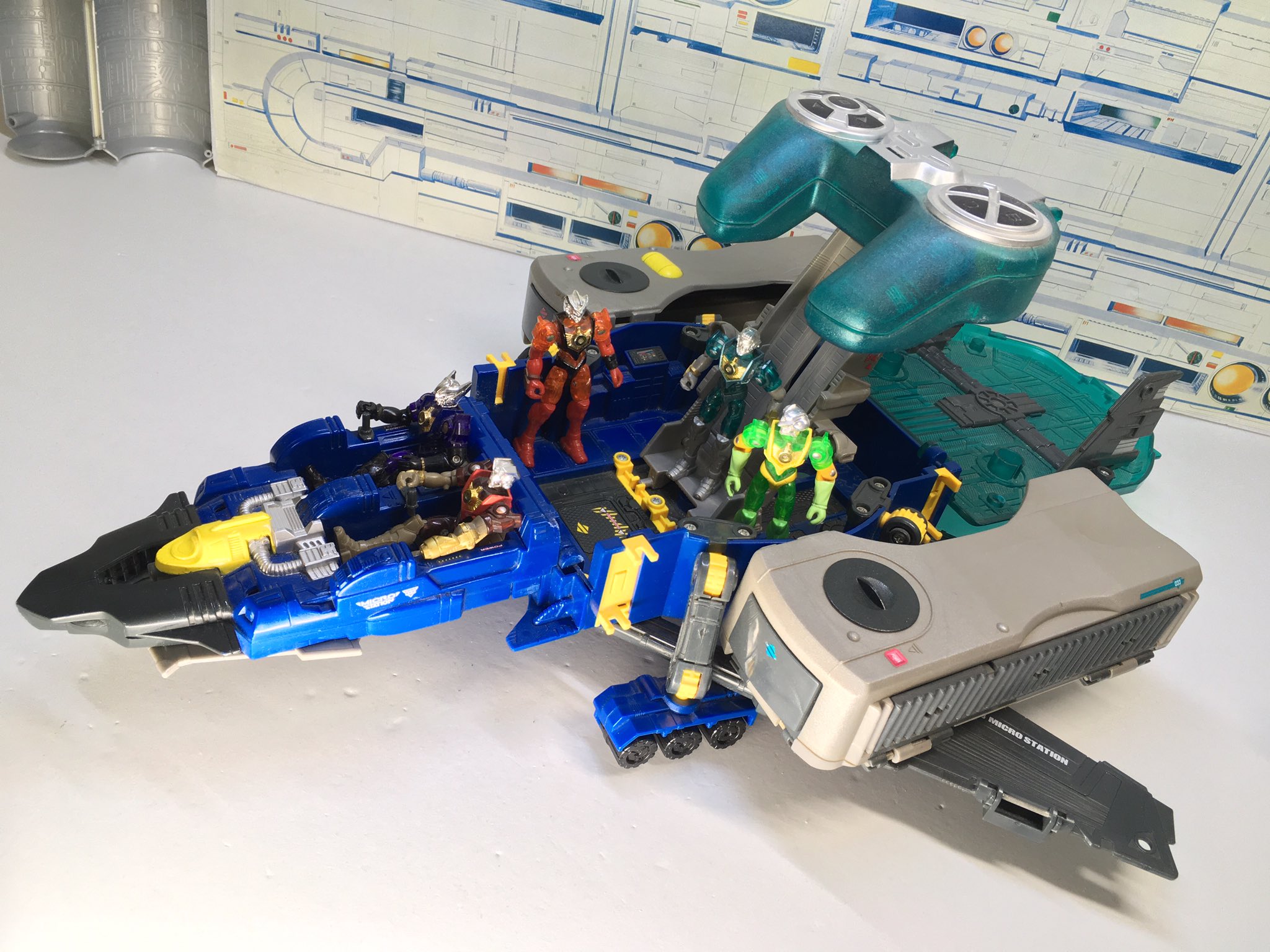 ミク郎 誕生スカイベース ミクロステーションはとても良い玩具ですが 昭和ミクロ育ちとしてはどうしても 屋根 が欲しかったんです 試行錯誤と昭和 ノーツ ユーボーグ総動員で新メカを誕生させたいと思います ミクロマン ミクロマン45周年