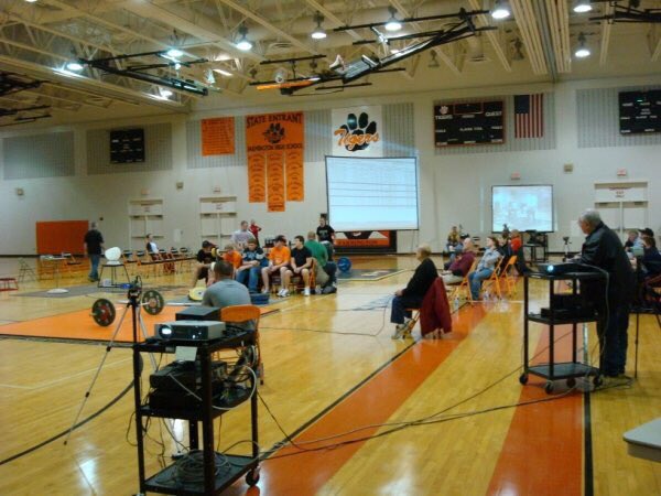 FarmingtonPower's tweet photo. This popped up on Facebook. 10 years ago today, we hosted our final weightlifting meet - the @MNHSWL 2009 state meet. https://t.co/jqIn8L5ZWO