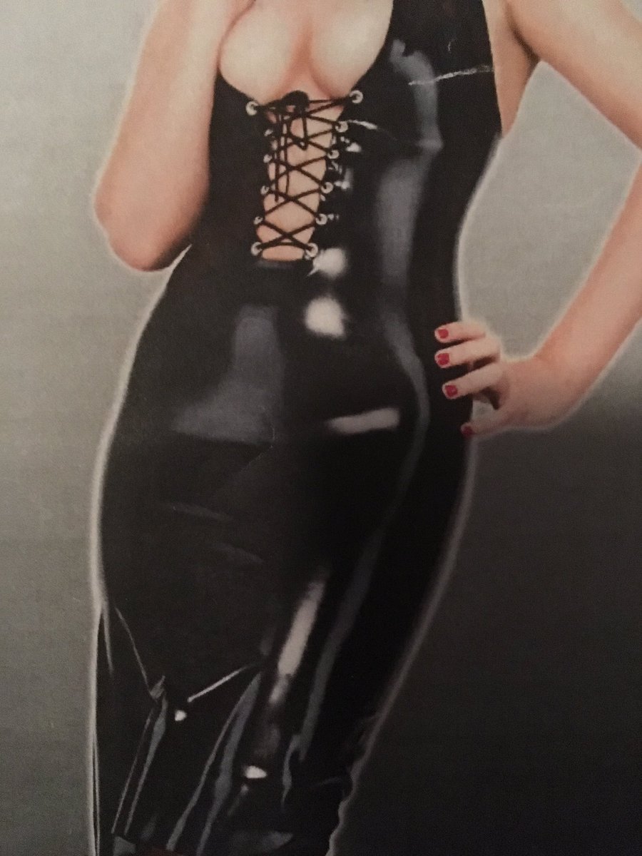 lifeofsecret's tweet photo. Vanavond mijn nieuwe jurk aan. #lovelatex #latex #sexy #nightout #kinkyparty https://t.co/kFYd2KQMDX