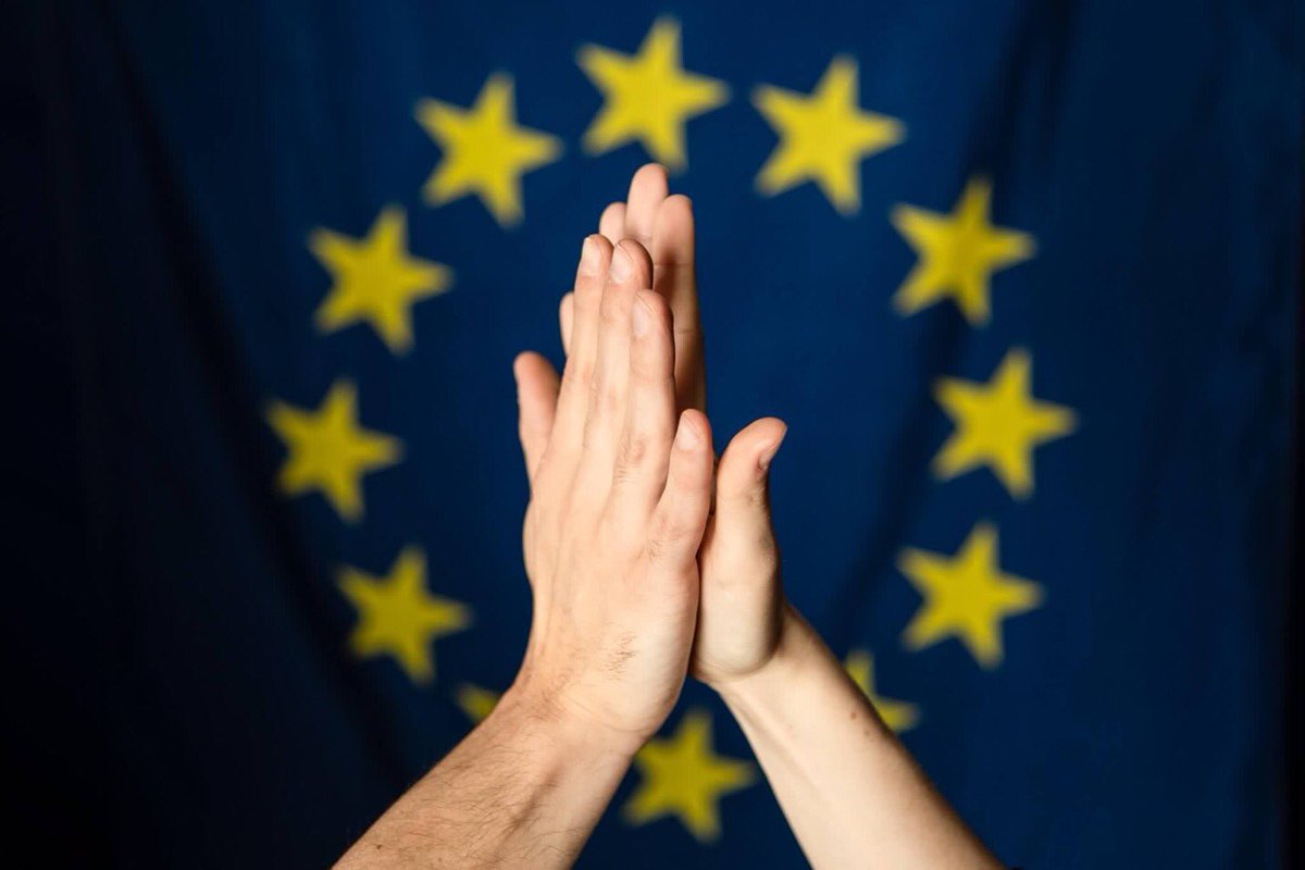 DeborahDeRose8's tweet photo. Mancano solo 100 giorni alle elezioni europee 🇪🇺. Spero vivamente che si possa costruire una UE più solidale e vicina alle esigenze e alle istanze dei popoli. L'innovazione sociale mi ha insegnato che se si cresce insieme, si cresce tutti.
#Europee2019  #m5s #parlamentoeuropeo https://t.co/EAwWGdliDS