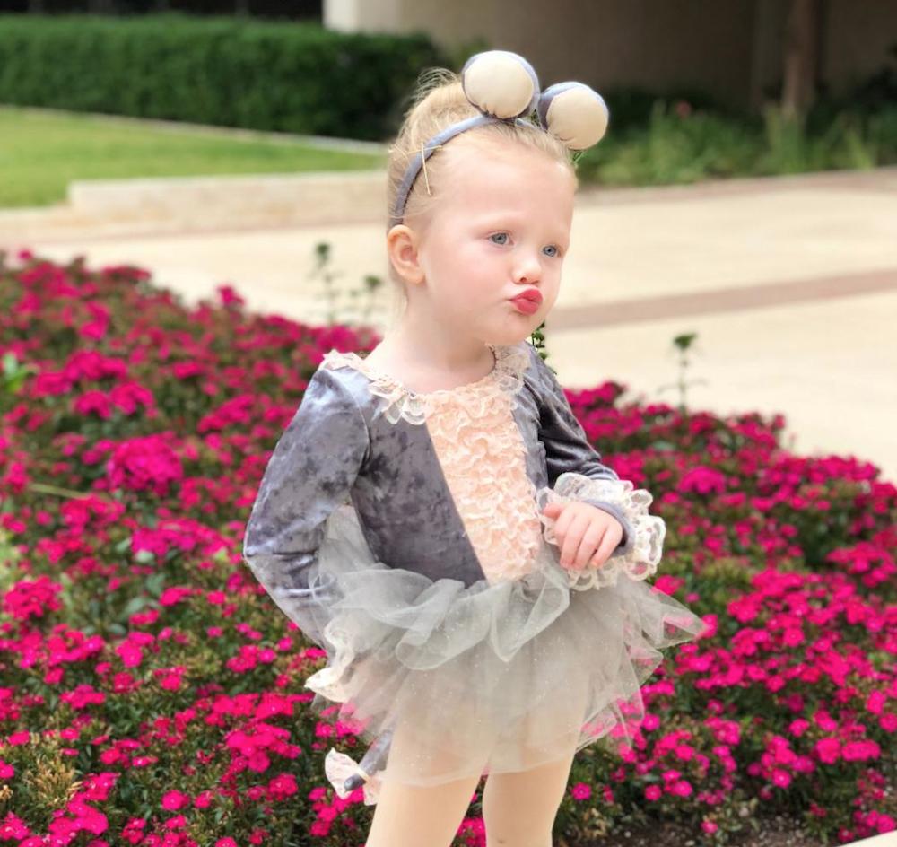 EdmsExpressions's tweet photo. If you want to learn how to be sassy, just look at this pic. ❤️ #EDC https://t.co/zZCCsM3VtA