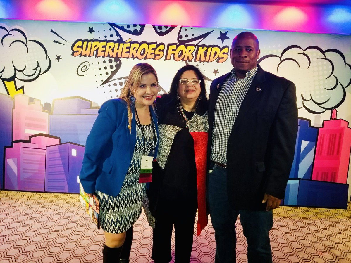 Alcortez6's tweet photo. Nuestra súper héroe @ConsueloEAS #MasbaCon19 #Superheroes4kids @rmwestbrook4 https://t.co/kLkH3vBXQb