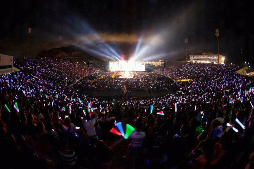 mysugarharry's tweet photo. We're are you directioners?  
#TeamDirectioners 
#TwitterBestFandom https://t.co/qnI0J5U6GT