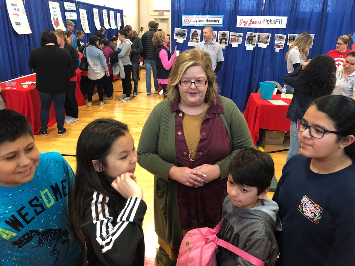 flashbulbqueen's tweet image. Encouraging everyone at CE to make healthy choices! #ceroars #coloryourplate ⁦@MicheleMatCE⁩ ⁦@jacksonr1100⁩