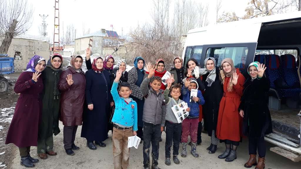 vantusbakadin's tweet photo. #HIDIR #OCAKLI #YEMLİCE #AKÇAÖREN Mahallelerimizde;
İl Kadın K Bşk Sn.@havvaduran65,
İlçe Başkanımız Sn.@GuniniMugdat, Bld Bşk Adayımız Sn.@Salih_Akman, İlçe Kadın K Başkanımız Sn.@hacersevginaltn ve yönetimlerimiz ile gönül köprüleri kurmaya devam ediyoruz.
#KazananTuşbaOlacak https://t.co/IWjyiP5f90