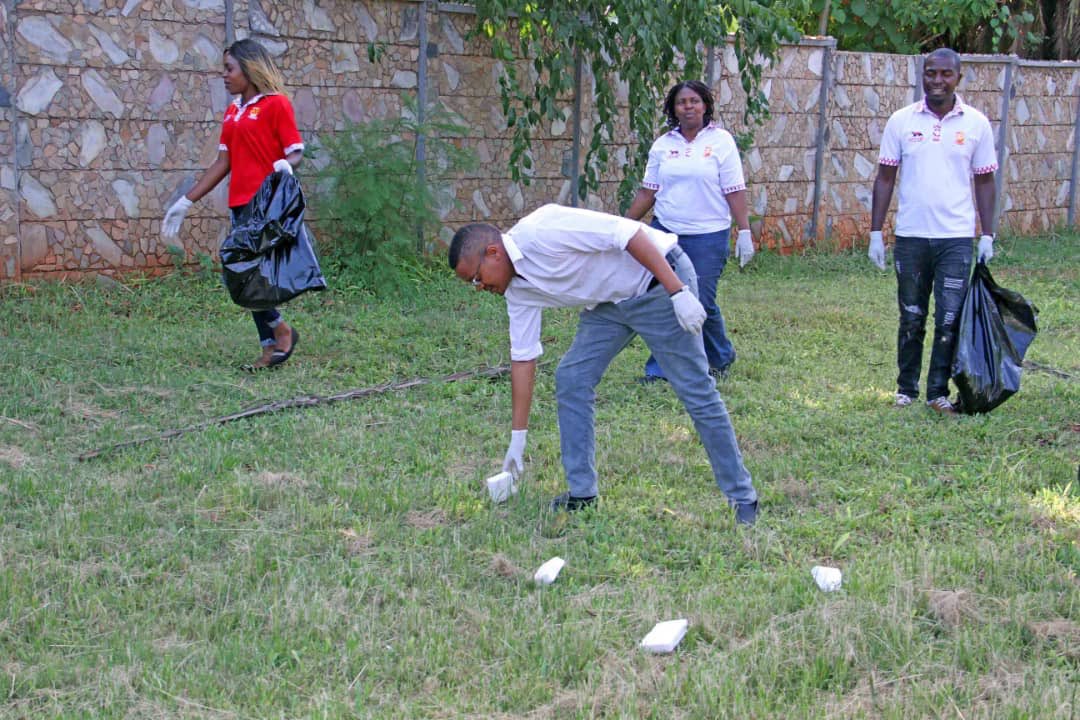 AdrenalinAds's tweet photo. Doing our part for a better Zimbabwe #nationalcleanupday @METHI_Zimbabwe @CBZHoldings @cohsunshinecity @263Chat https://t.co/CtnvuuIbMz