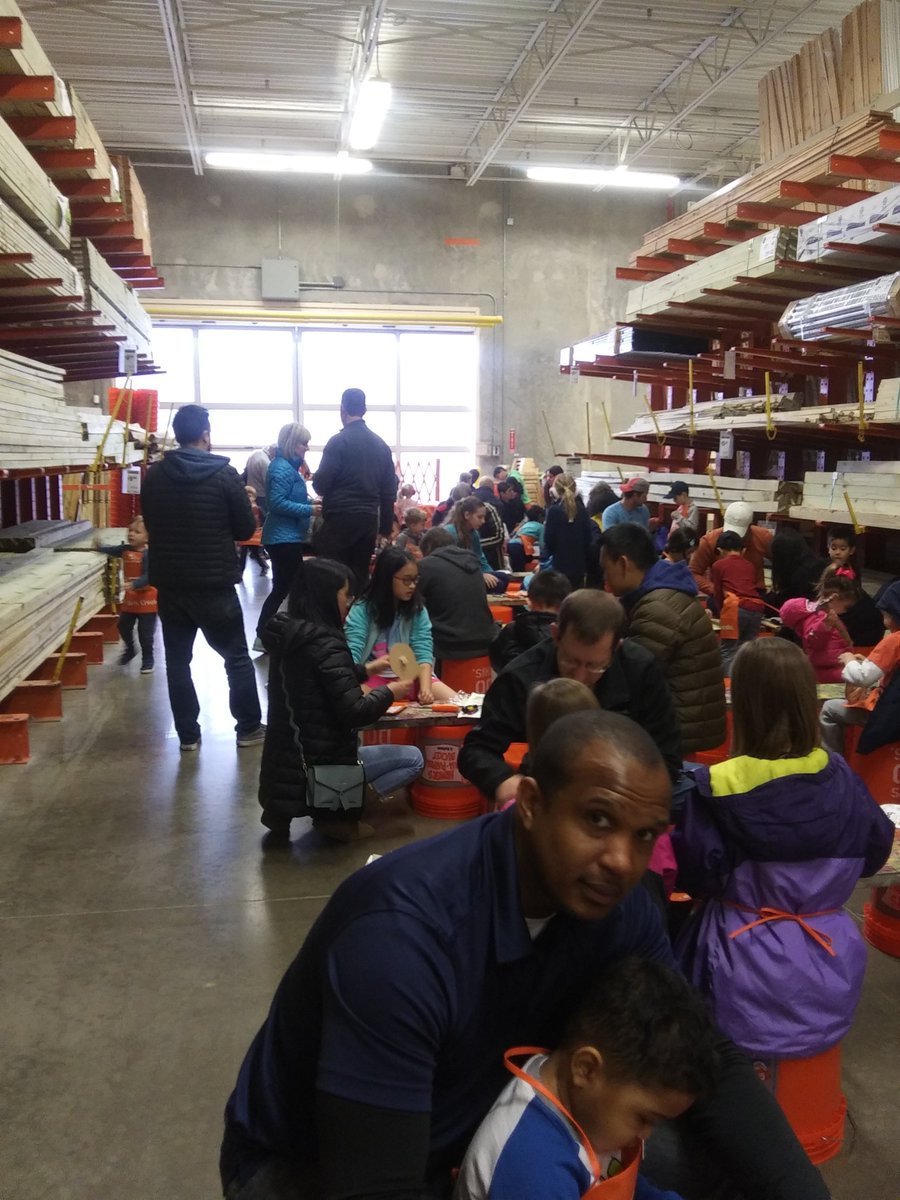 hombrew01's tweet photo. WOW!!! 6809 can sure bring the kids in, it's 10:30 and we have already had 216 kids. Having a blast!! https://t.co/uqg8cqD7xC