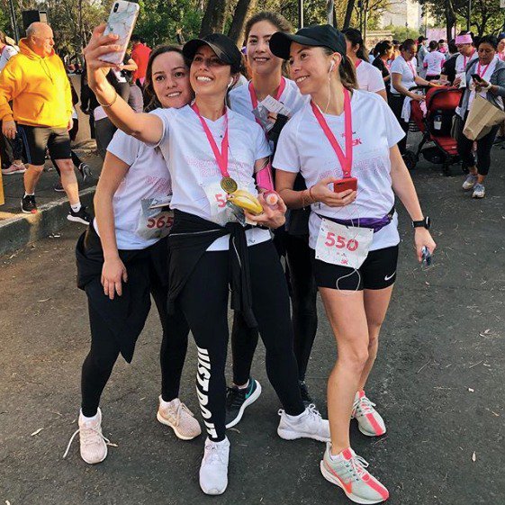 Telcel's tweet photo. Comenzamos el día 2 de @whatawomanmx con mucha energía en la carrera #PIT5K 🏃♀💨💪 donde las mujeres demostraron su fortaleza y compartieron este gran logro con #TelcelLaMejorRed. #WomanTelcel #WWMX https://t.co/5YhyXvMEo2