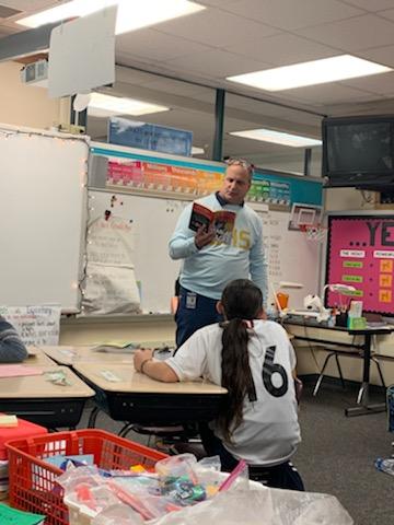 everthepal's tweet image. Thank you @LasOsasBryan for the super cool gear! Go Bears! Thanks for modeling what it means to be a community! #readersareleaders #CVStrong #bettertogether #OPSProud