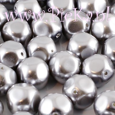 En uiteraard zijn er ook gewone (glas)parels in allerlei kleuren en   maten te vinden, zoals glasparels 4 mm voor maar €0.01 per stuk,  glasparels 8 mm voor 0.03 per stuk  en zelfs glasparels van 20 mm voor maar €0.29 per stuk!
pieka.nl/artikelen/glas…