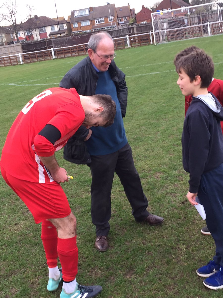 BedfontFC's tweet photo. Full time here. Impressive display tarnished by Capon signing autographs for his young fans. 5-0 Yellows. https://t.co/zcE4A8oROS