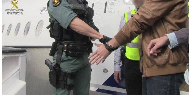 Pretendía viajar a Venezuela: Es uno de los narcotraficantes más buscados y fue detenido en Bulgaria - sumarium.es/2019/03/02/det…