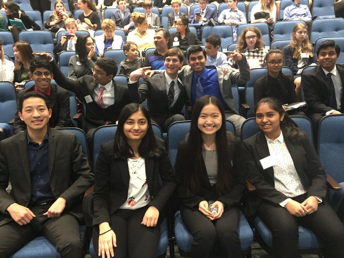 DawsonModelUN's tweet photo. Today, Dawson MUN participated in the Global Classrooms Conference at UHD. We’re so proud of all our delegates for practicing diplomacy! 4 Dawson delegates won awards! 🌎 @DawsonHighSchl @jfahler https://t.co/6PrPaZQTIV