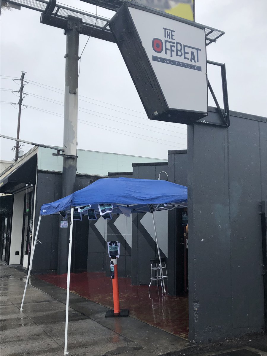 MoniqueMuniz1's tweet photo. Came out to donate and saw an overwhelming of community support for the #NELA homeless students. Thanks to the #Nelaunited4familes and the #Offbeatbar for hosting this. Again they will be there to 3pm and tomorrow 9-3pm #HLP #community https://t.co/GZjJFjYwlA
