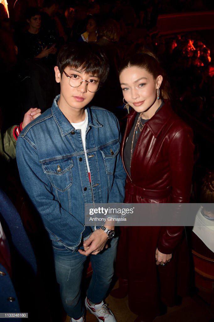 FaithfullyAeris's tweet photo. [PREVIEW] 
Chanyeol con Gigi Hadid en el evento de Tommy Hilfiger, París 😎
#EXO 
#TwitterBestFandom
#TeamEXO
#SoompiAwards 
@weareoneEXO
#UltimateTommyBoyChanyeol https://t.co/yiAze1z7Ka
