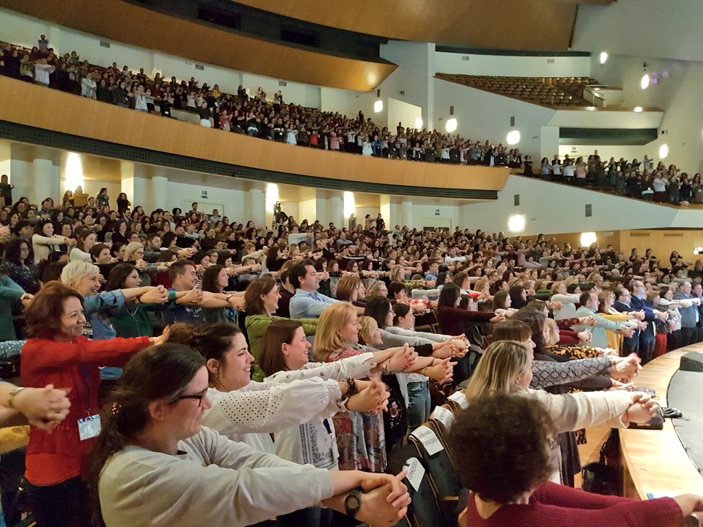 MorenoCandel's tweet photo. "Para hacer grandes cosas, no es preciso tener grandes medios sino grandes ganas" @lamagiadexuxo #AlmaDocente @Educarm @CPRRegionMurcia https://t.co/QDaf8Os4A8