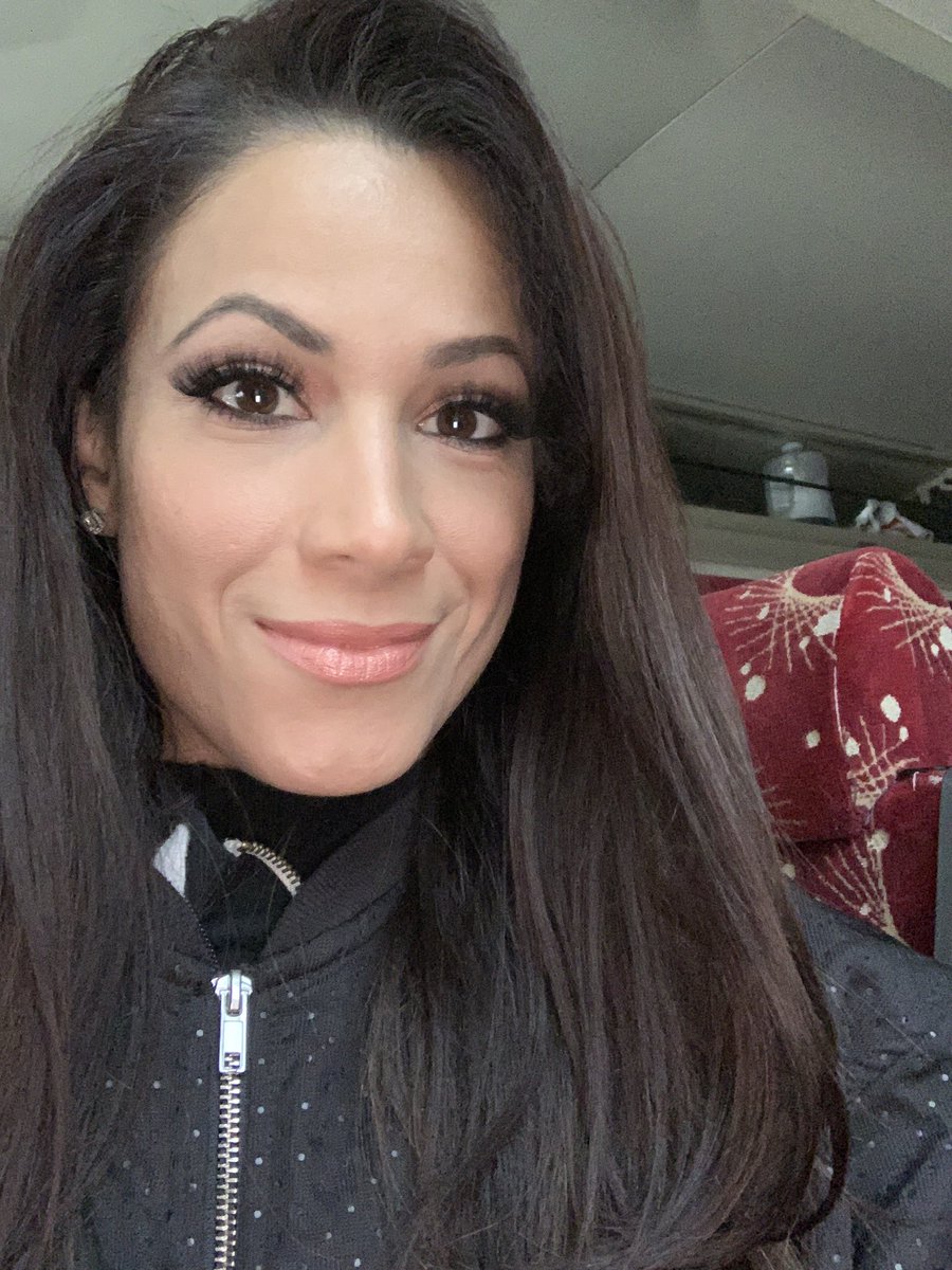 DashaKuret's tweet image. See you soon #NXTCleveland!!! 😃🤗 We’re ready for night number 3 on our #NXTRoadTrip #WWE #NXT #WeAreNXT