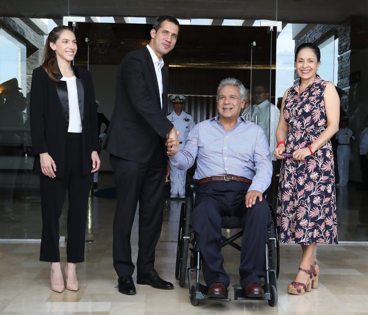 Presidencia_Ec's tweet photo. #JuntosPorVenezuela | Primer mandatario, @Lenin Moreno, junto a #RocíoDeMoreno, da la bienvenida a @jguaido, presidente interino de Venezuela y a su esposa. https://t.co/4DrD0CYaqY