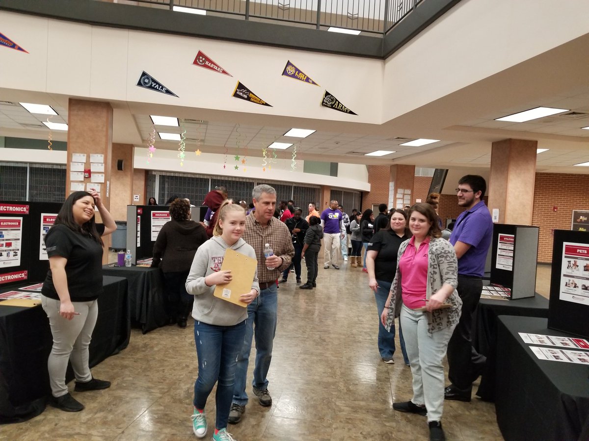CHISDFACE1's tweet photo. The CHAT Reality Fair was a major success! Thanks again to Resource One Credit Union and Spending Power for engaging and guiding our students with best practices for financial planning and spending
. #community #ENGAGEMENT #chisd #studentsfirst #FACE @cedarhillisd @CedarHillTX https://t.co/KJsIo7vrJT