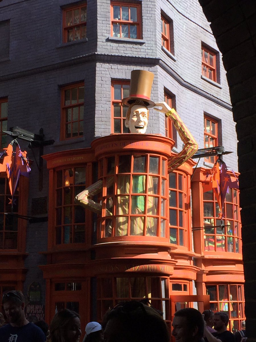 EllieW808's tweet photo. Can't believe I got to see the Wizarding World of Harry Potter and enjoy my first butterbeer! 🍻Honestly not too mad that @JTonmann caused our Orlando show to be canceled... https://t.co/PFkIdKB1rf