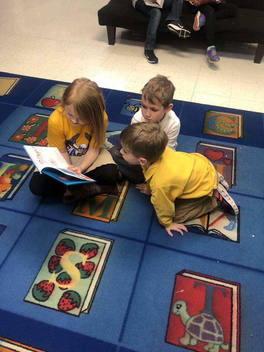 msdrury11's tweet photo. Happy birthday, Dr. Seuss! #lovewhatIC #ReadAcrossAmericaDay2019 https://t.co/CDZHFYvsc9