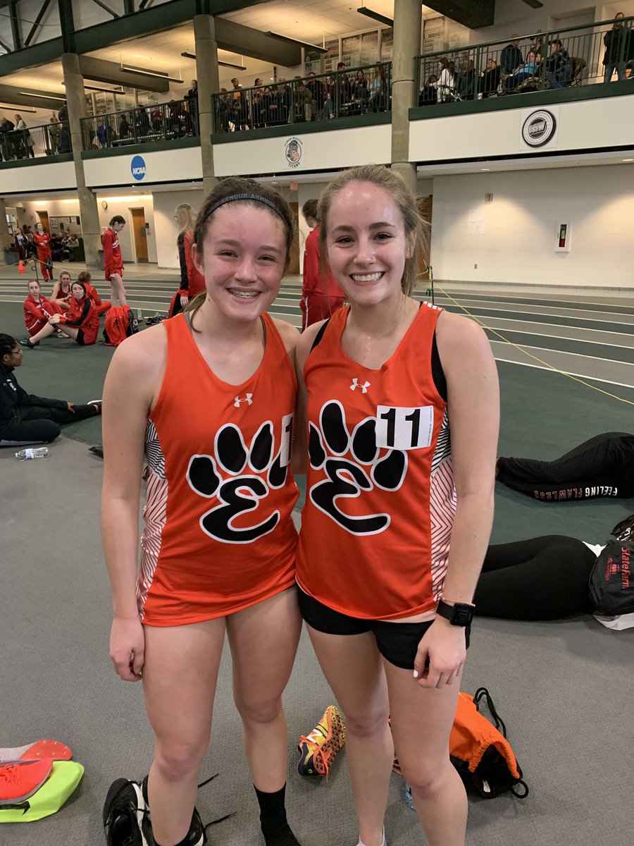 Hannah Stuart wins the Varsity 3200 &amp; Alissa Mollet takes 5th in the Fr/So 3200🧡🖤