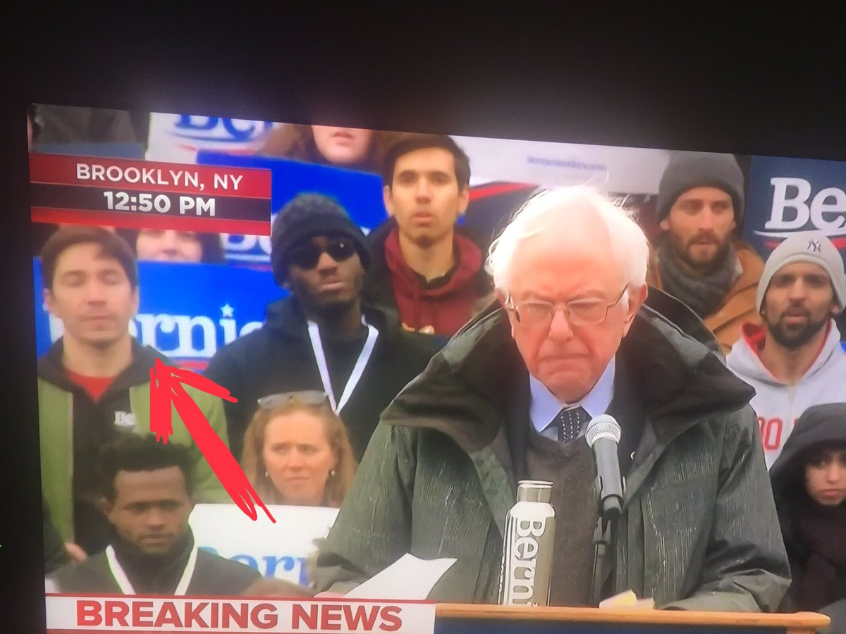 Franky_WebComic's tweet photo. Is that Justin Long?
#ImaMac
#BernieInBrooklyn https://t.co/HOOFi0bkn5