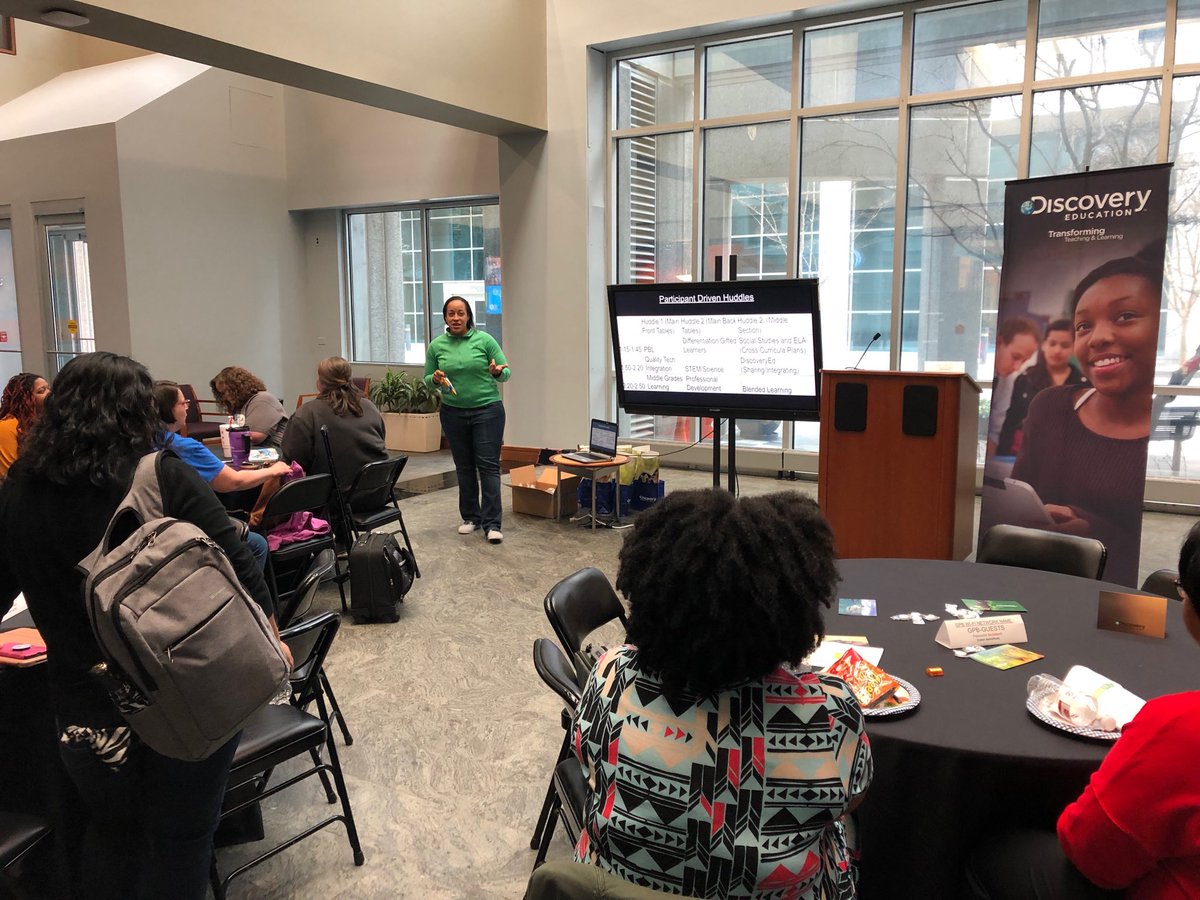 kellyhines's tweet image. Kicking off participant driven conversation huddles at #DENATL with ⁦@ShanaVWhite⁩ ⁦@GPBEducation⁩ ⁦@DiscoveryEd⁩