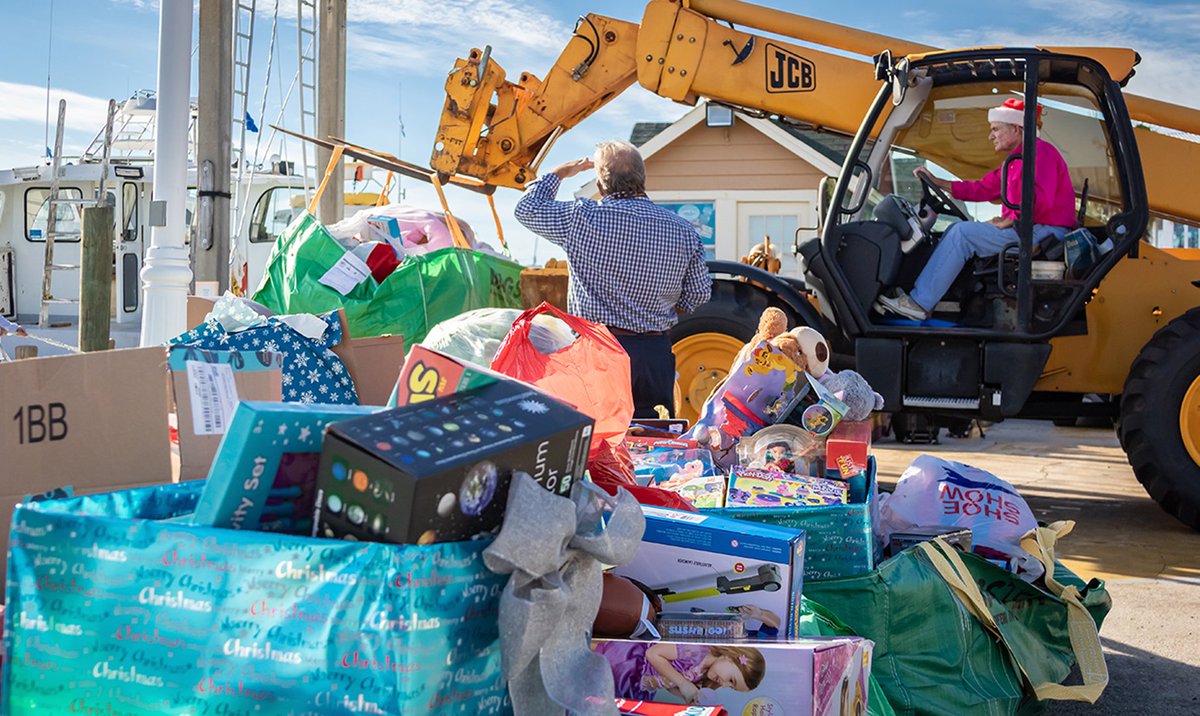 DestinFWB's tweet photo. Check out our amazing #OperationSantaBoat volunteers in action! Thank you to everyone who helped our neighbors affected by Hurricane Michael. https://t.co/K3bZoUSlap #LoveFL https://t.co/qhFMAiyNpE