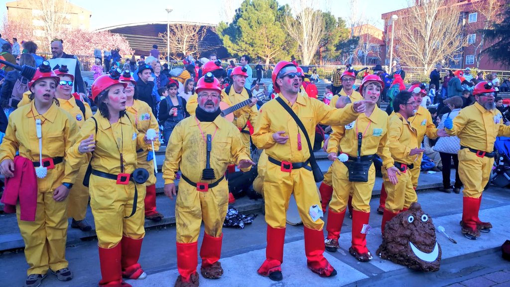 JMDvivallecas's tweet photo. 🎊Carnaval de Villa de Vallecas 2019🎉 chirigotas y chocolate en el Auditorio Municipal 'Las Trece Rosas'. ¡Vente! https://t.co/dM2FAZvCzF